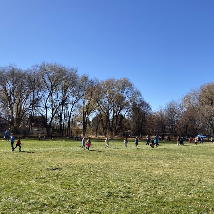 Students and faculty doing the Turkey Trot