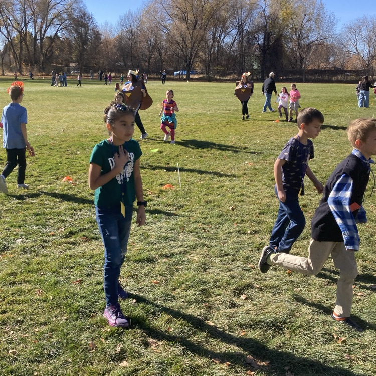 Students and faculty doing the Turkey Trot