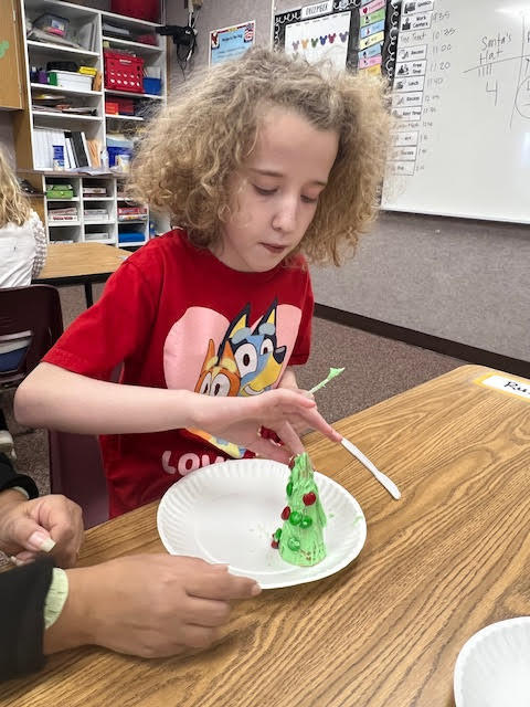 Students decorating an ice cream cone