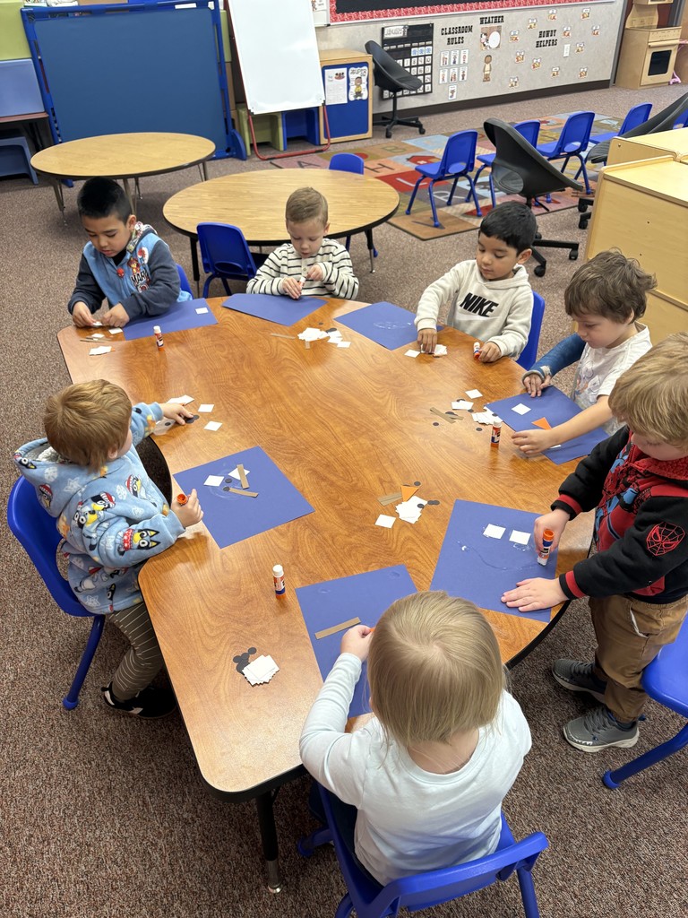 preschoolers crafting