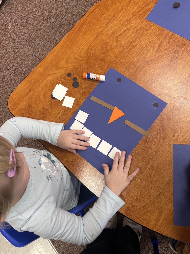 preschoolers crafting