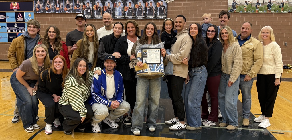 Macky Treanor- 2026 inductee to the SHHS Athletics Hall of Fame for Volleyball- Pictured with family