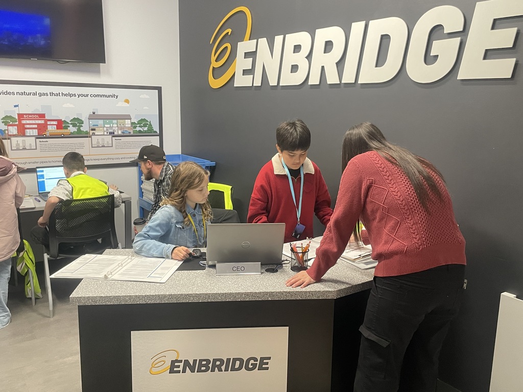 students running a business