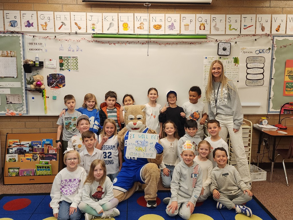 Cosmo posing with a first grade class.