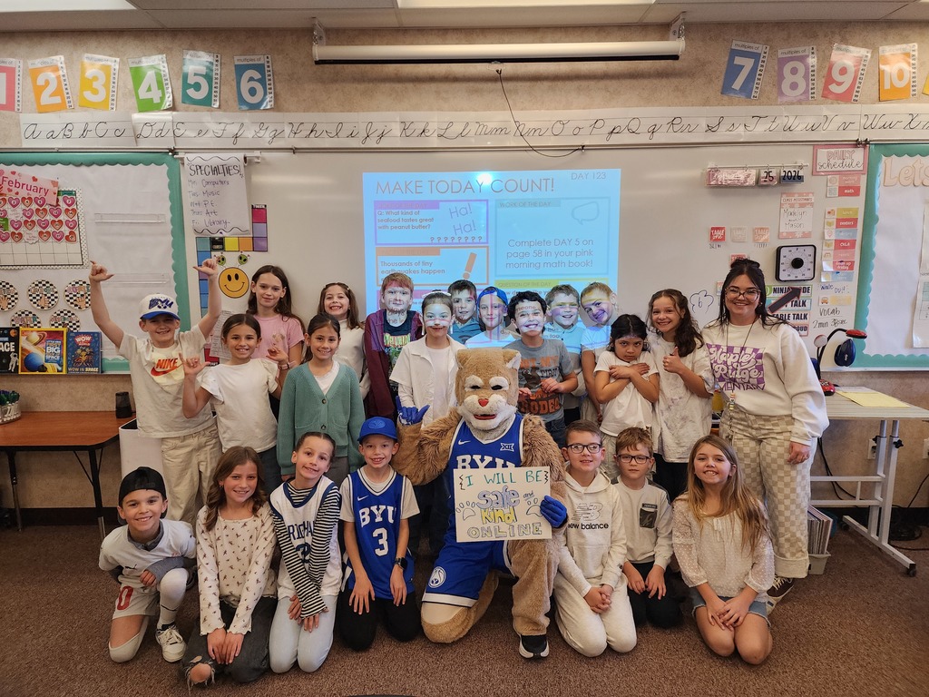 Cosmo posing with a third grade class.