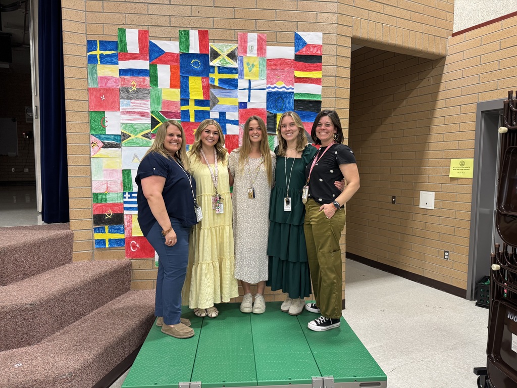 Third grade teachers posing 