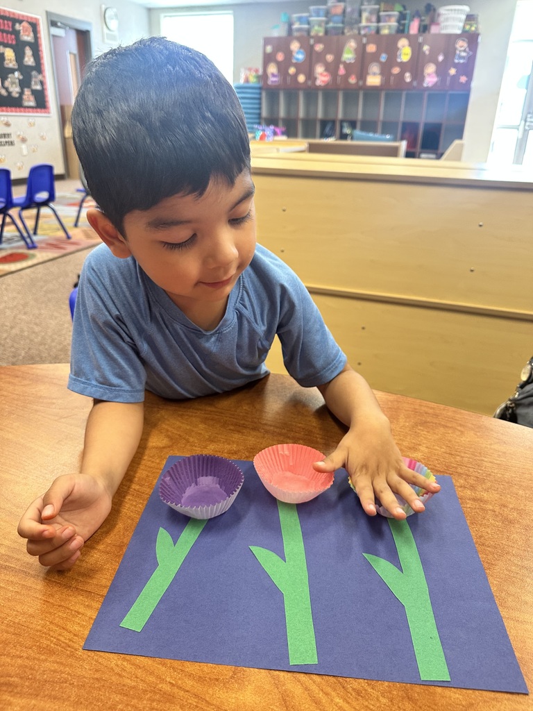 student creating art