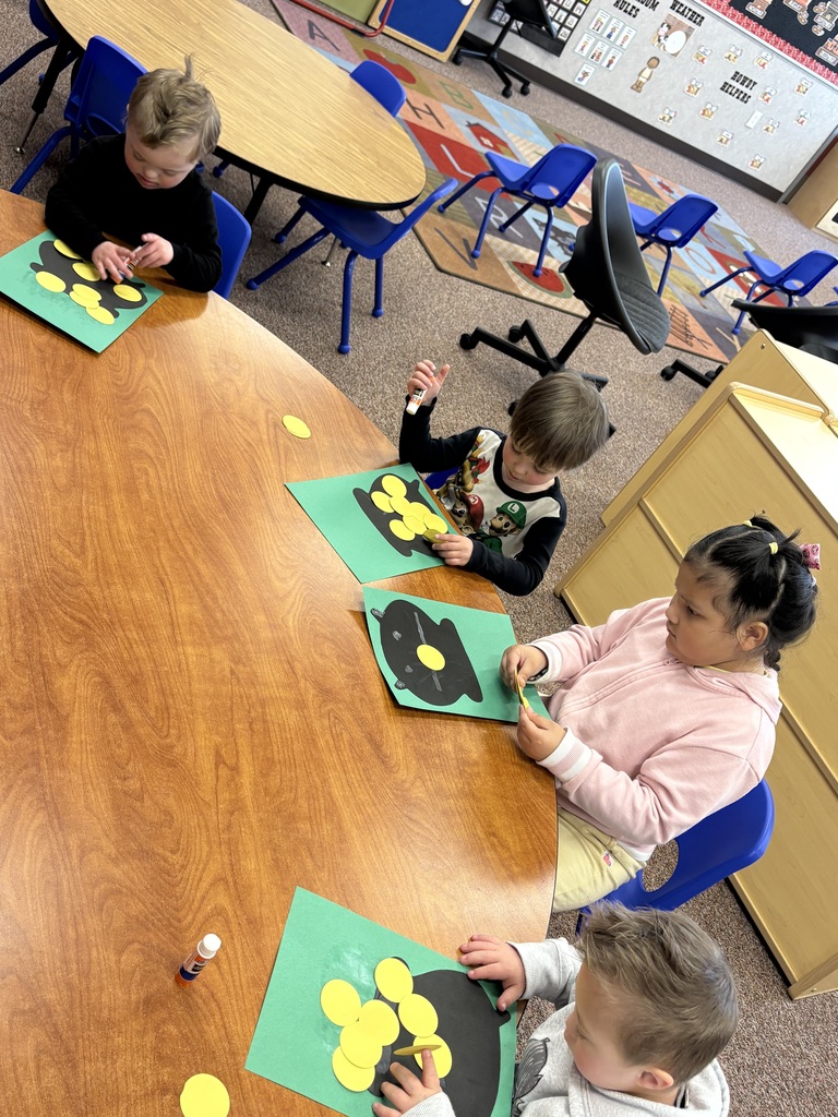 preschoolers at a table doing crafts