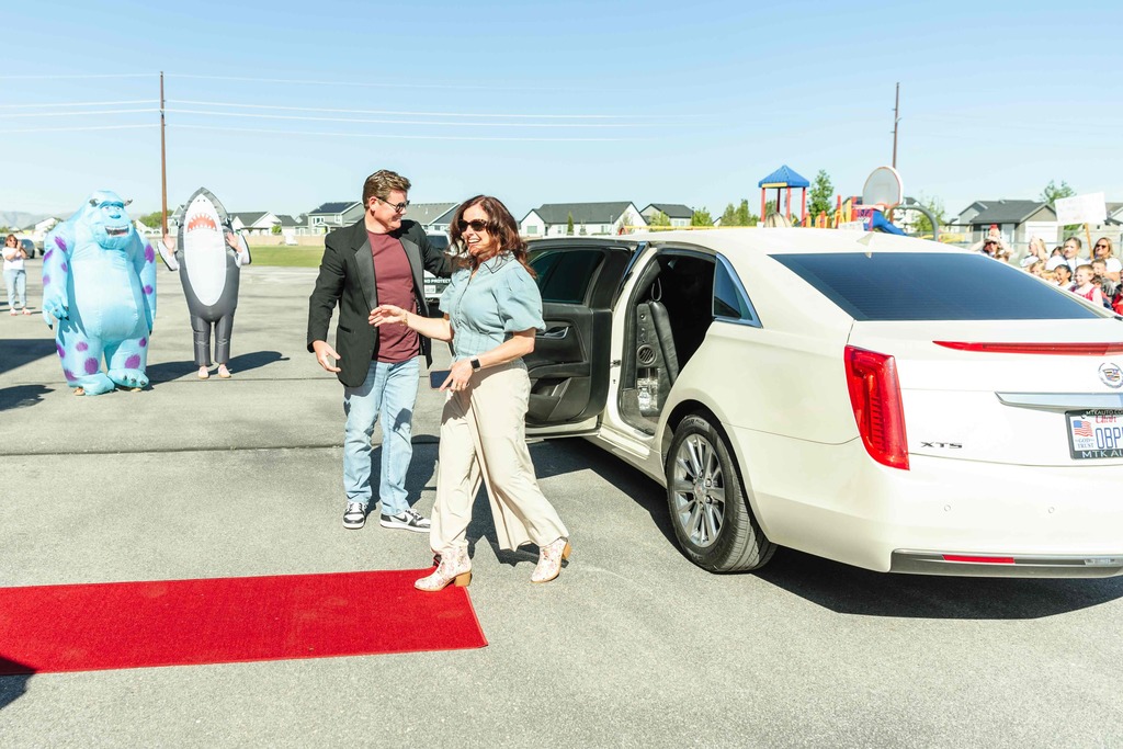 Mrs. Matis arriving on the red carpet.