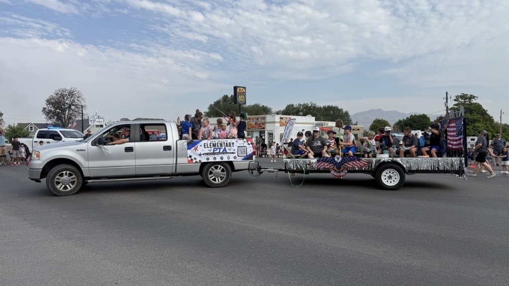 santaquin elementary PTA float in orchard days parade