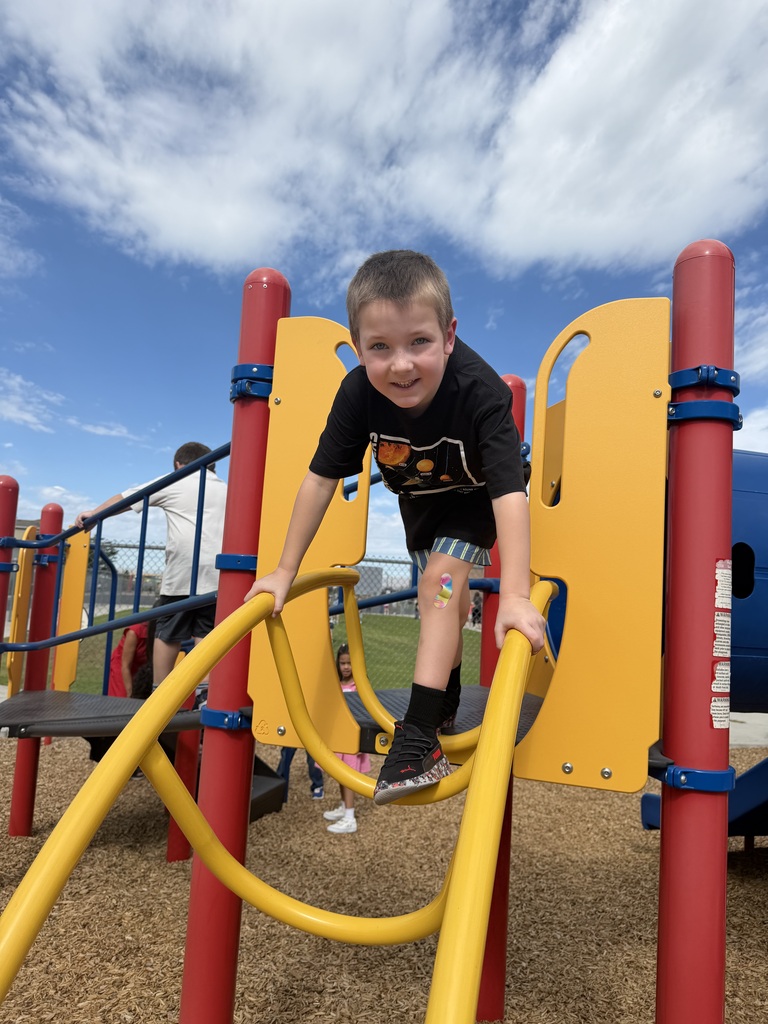 Kinder playing on the playground