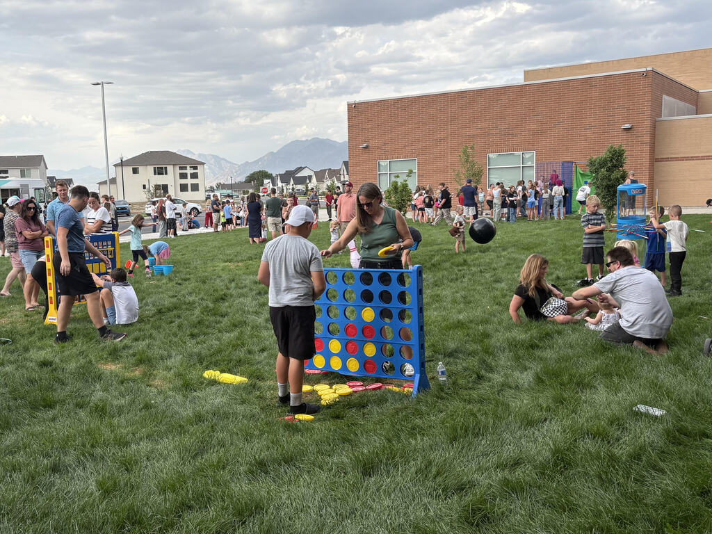 Raptor Roundup Lawn Games