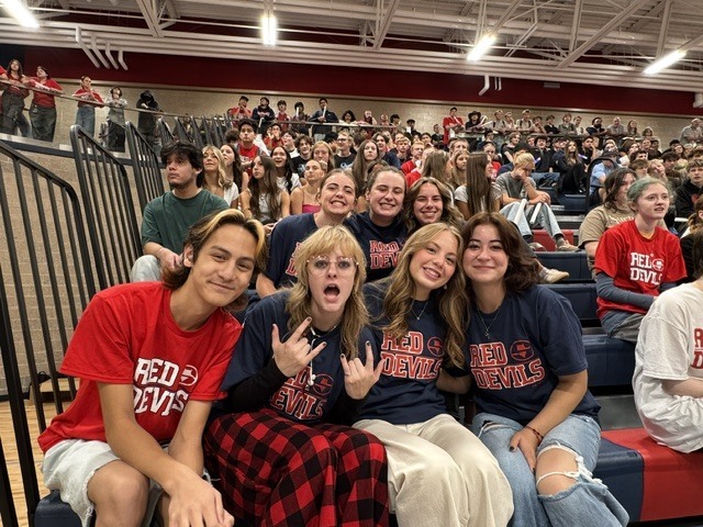 Students wearing spirit shirts