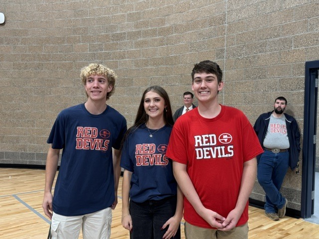 Students wearing spirit shirts