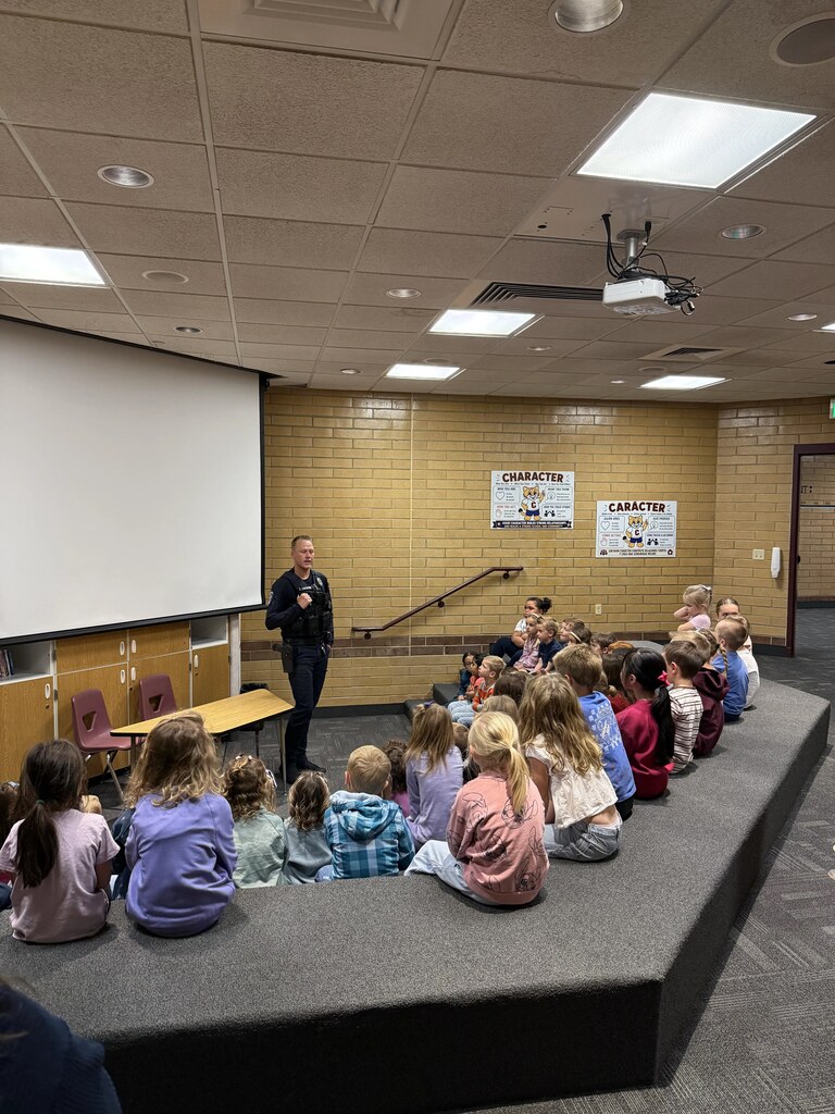 Officer Swenson teaching the Kindergarten about safety
