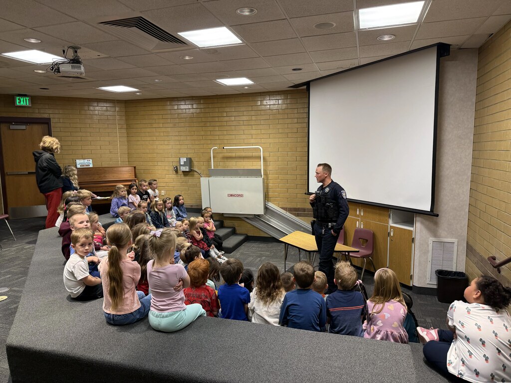 Officer Swenson teaching the Kindergarten about safety