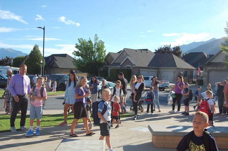 Students and Parents coming to the red carpet