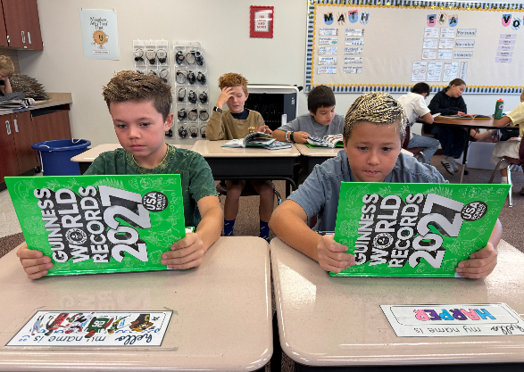 students reading the same book