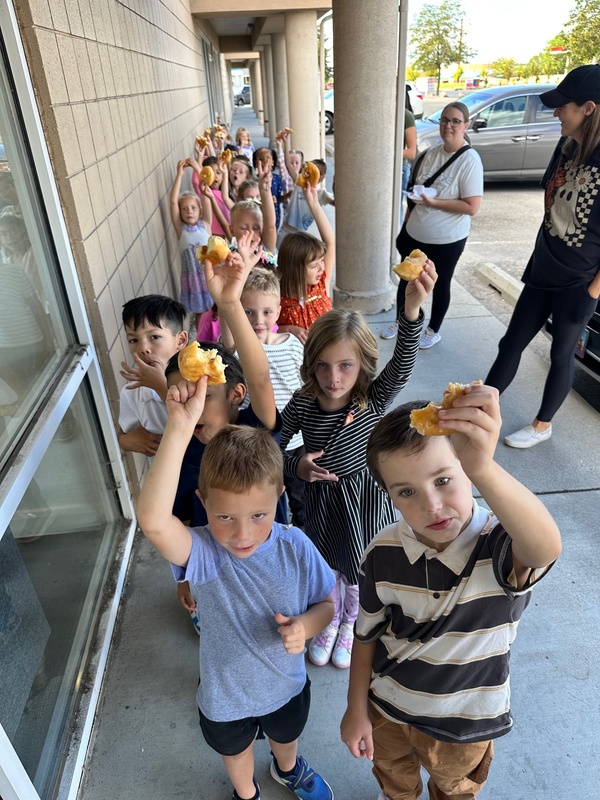 kids eating donuts