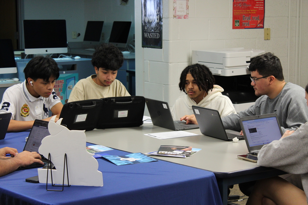 Senior students apply to college