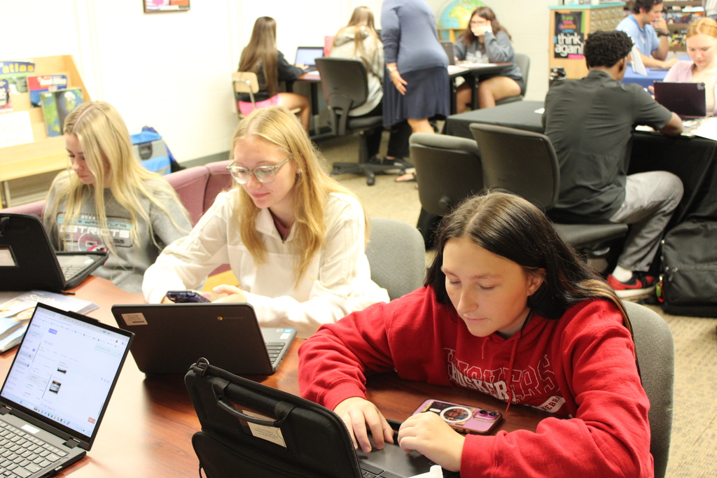 Senior students apply to college