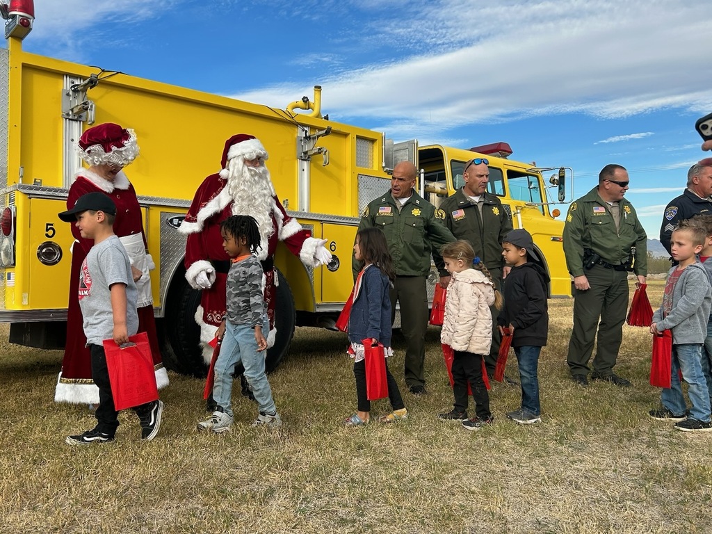 Students receiving bags