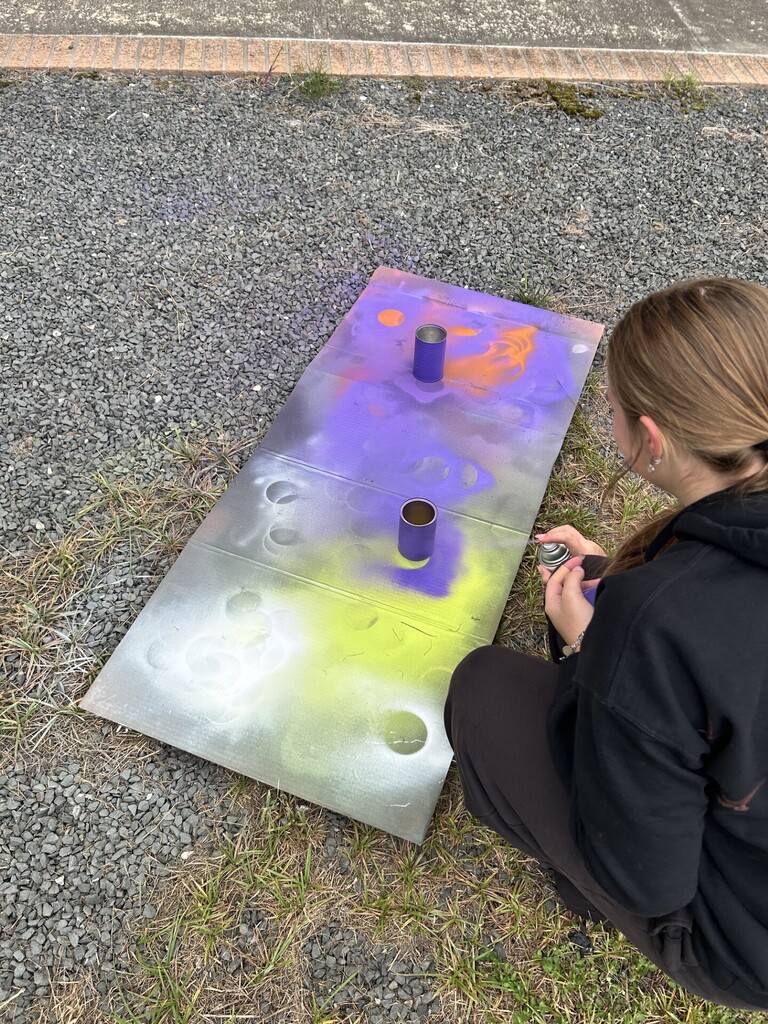 students paintng
