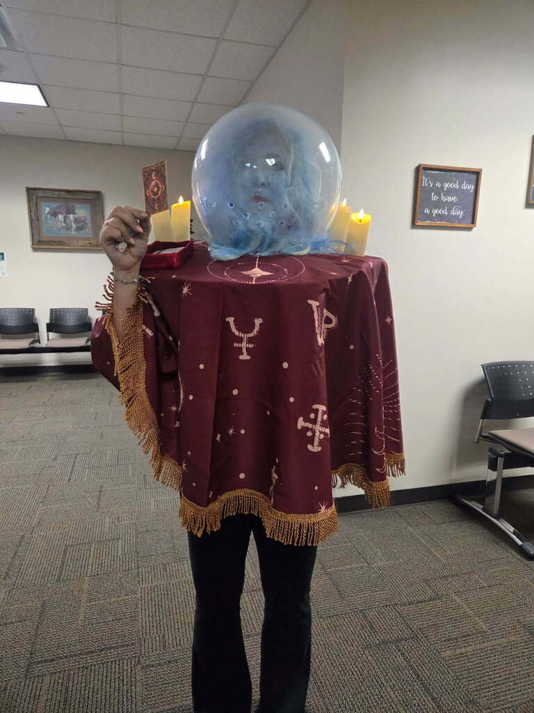 winner - fortune teller Sandra Kovar 