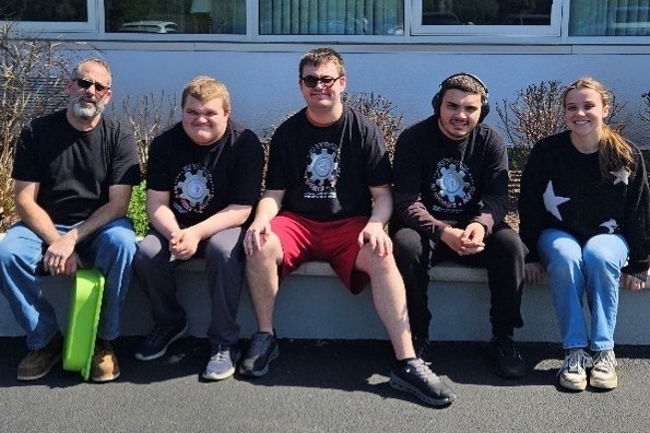 IU works students enjoying an afternoon in the sun.