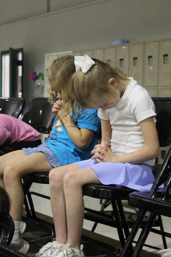 two girls praying