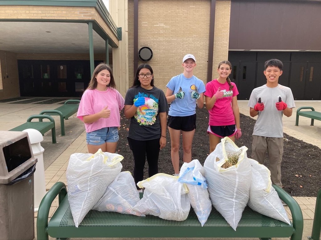 JOI Club cleans campus