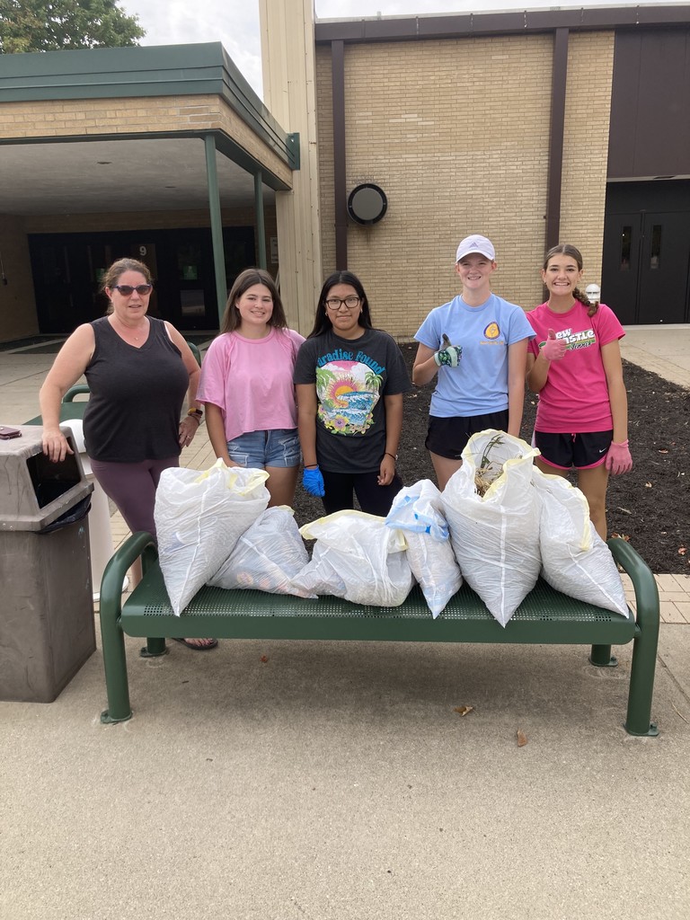 JOI Club cleans campus