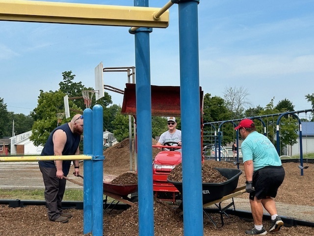 Mulch Day Volunteers