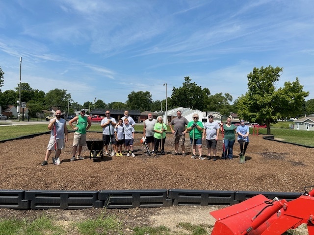 Mulch Day Volunteers