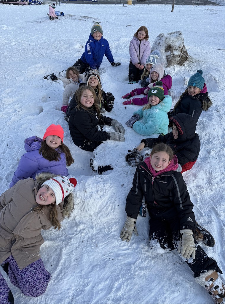 4th Grade students enjoying the snow after the bitter cold weather!