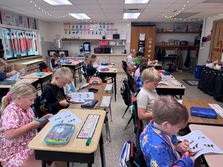 Today 2nd graders in Mrs.Conway's class enjoyed a visit from the Chickasaw County Farm Bureau's Agriculture in the Classroom Educator!