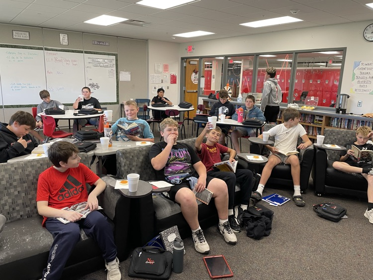 7th graders enjoyed a day of free reading, apple cider, and cookies! 🍂🍎📖