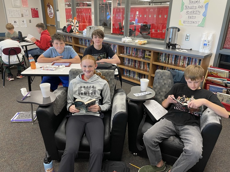 7th graders enjoyed a day of free reading, apple cider, and cookies! 🍂🍎📖