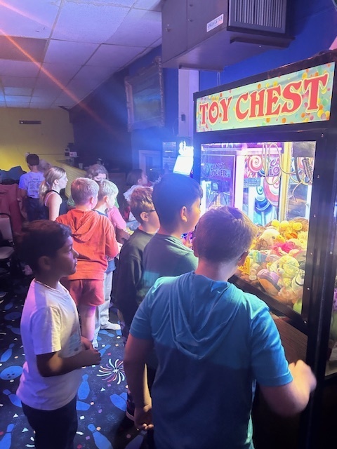 🎉 Our 4th graders had a blast at their PBIS First Quarter Reward Party! 🎉 This fun celebration was made possible thanks to our Elementary Raffle and everyone who supports it. Your contributions help us recognize students for showing positive behavior and making great choices all quarter long! ❤️🖤