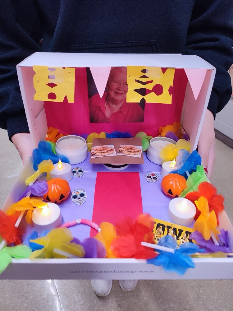 Last week, Spanish II students made Shoe Box Mini Altars to celebrate Día de Muertos through art and culture. 🌼