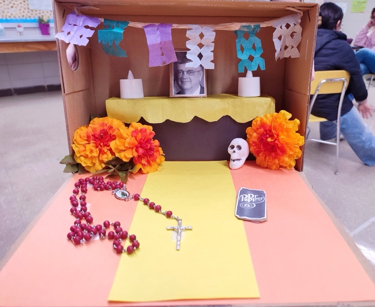 Last week, Spanish II students made Shoe Box Mini Altars to celebrate Día de Muertos through art and culture. 🌼