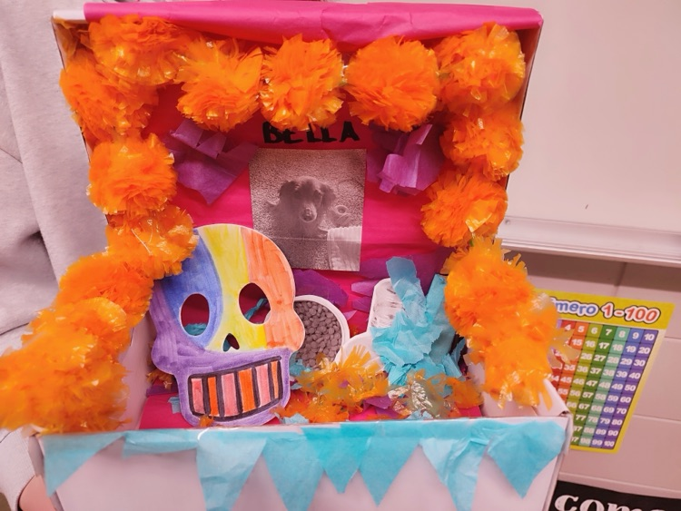 Last week, Spanish II students made Shoe Box Mini Altars to celebrate Día de Muertos through art and culture. 🌼