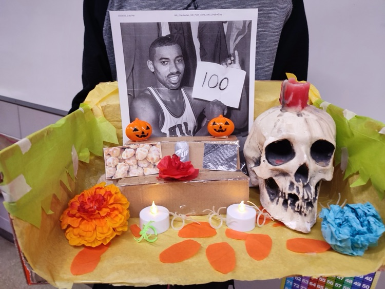 Last week, Spanish II students made Shoe Box Mini Altars to celebrate Día de Muertos through art and culture. 🌼