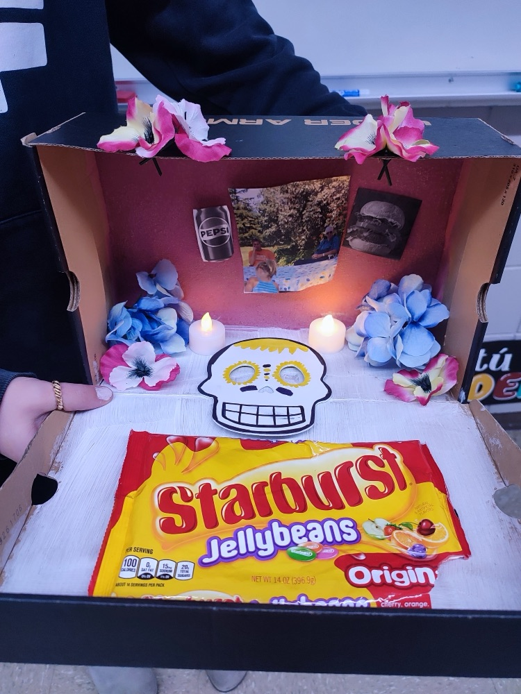Last week, Spanish II students made Shoe Box Mini Altars to celebrate Día de Muertos through art and culture. 🌼