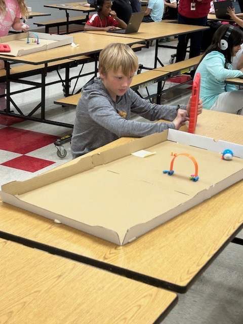 4th graders at work again! Learning new skills with computer science! We are so lucky to have Mr. Monteith! 