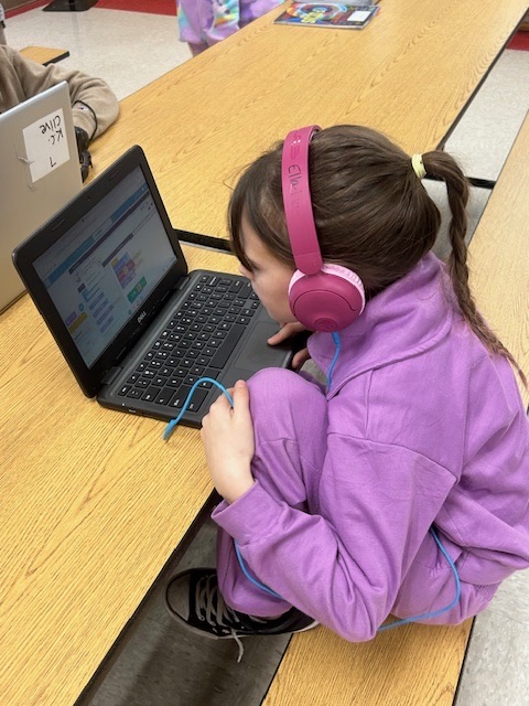 4th graders at work again! Learning new skills with computer science! We are so lucky to have Mr. Monteith! 