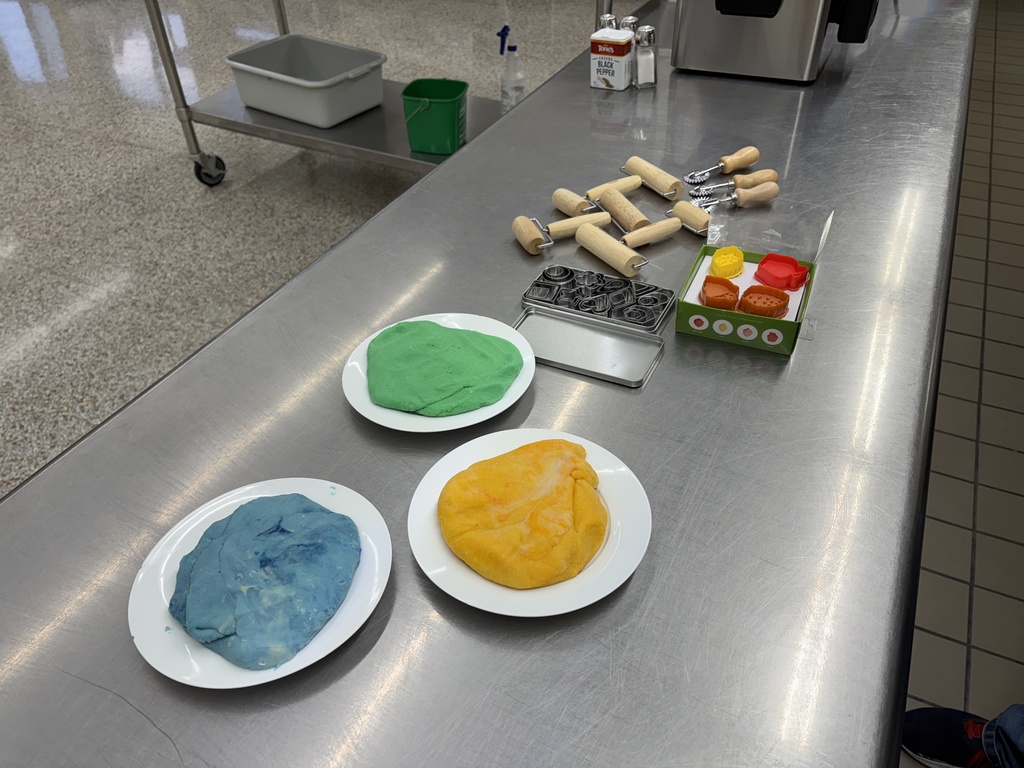 Baking Class is learning to make pies. First they learned about all of the different types of pies and vocabulary. As an activity the students made homemade playdough to practice with to make pie crust. This is a perfect way to make one and two crust pies over and over again. 