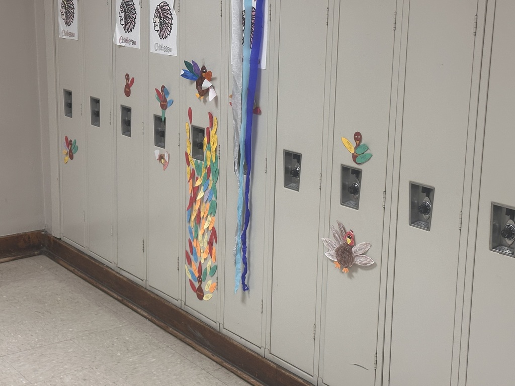 The 4th grade literacy classes tracked their reading for the month of November.  Every “feather” on the turkey equals one hour. Amazing job 4th graders! Way to gobble up those books!