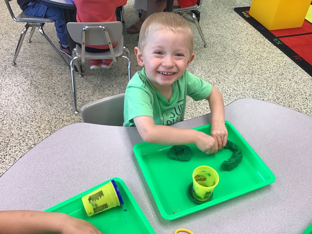 Our three year old preschool students love play dough activities! Not only does using play dough develop students' fine motor skills by strengthening their finger muscles and increasing their hand eye coordination, it also gives tons of opportunities for creativity! From forming letters to making feeling faces to creating their own Thanksgiving or Christmas decoration, the possibilities are endless. 