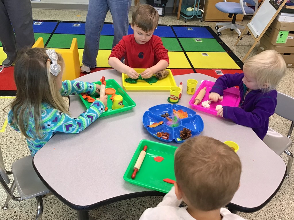 Our three year old preschool students love play dough activities! Not only does using play dough develop students' fine motor skills by strengthening their finger muscles and increasing their hand eye coordination, it also gives tons of opportunities for creativity! From forming letters to making feeling faces to creating their own Thanksgiving or Christmas decoration, the possibilities are endless. 